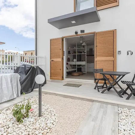 Apartment Comfy W/ Private Parking