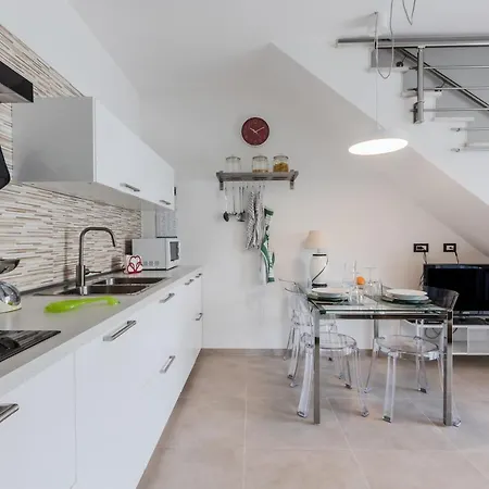 Guesthost - Pula Comfy Apartment W Private Parking