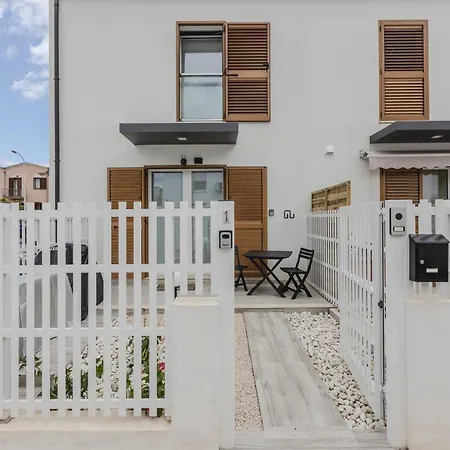 Lägenhet Guesthost - Pula Comfy Apartment W Private Parking *